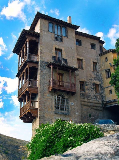 Descubre Cuenca en autocaravana 2 cuenca edificio