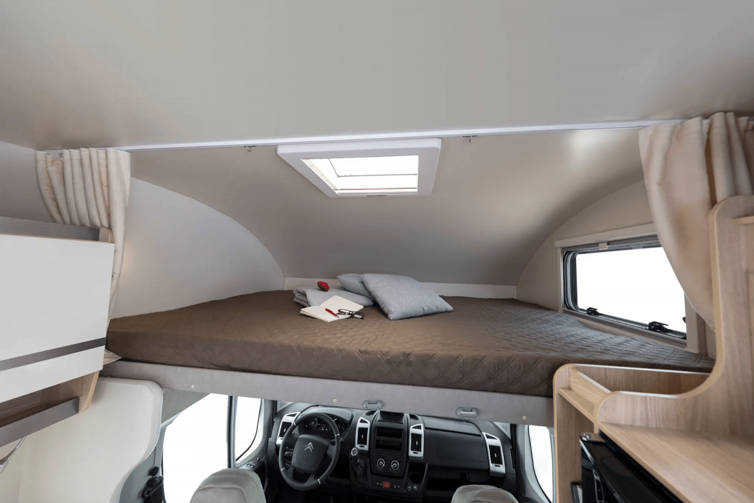 Autocaravana Giottiline Siena 440 - giotti-line-siena-440 – cama cap
