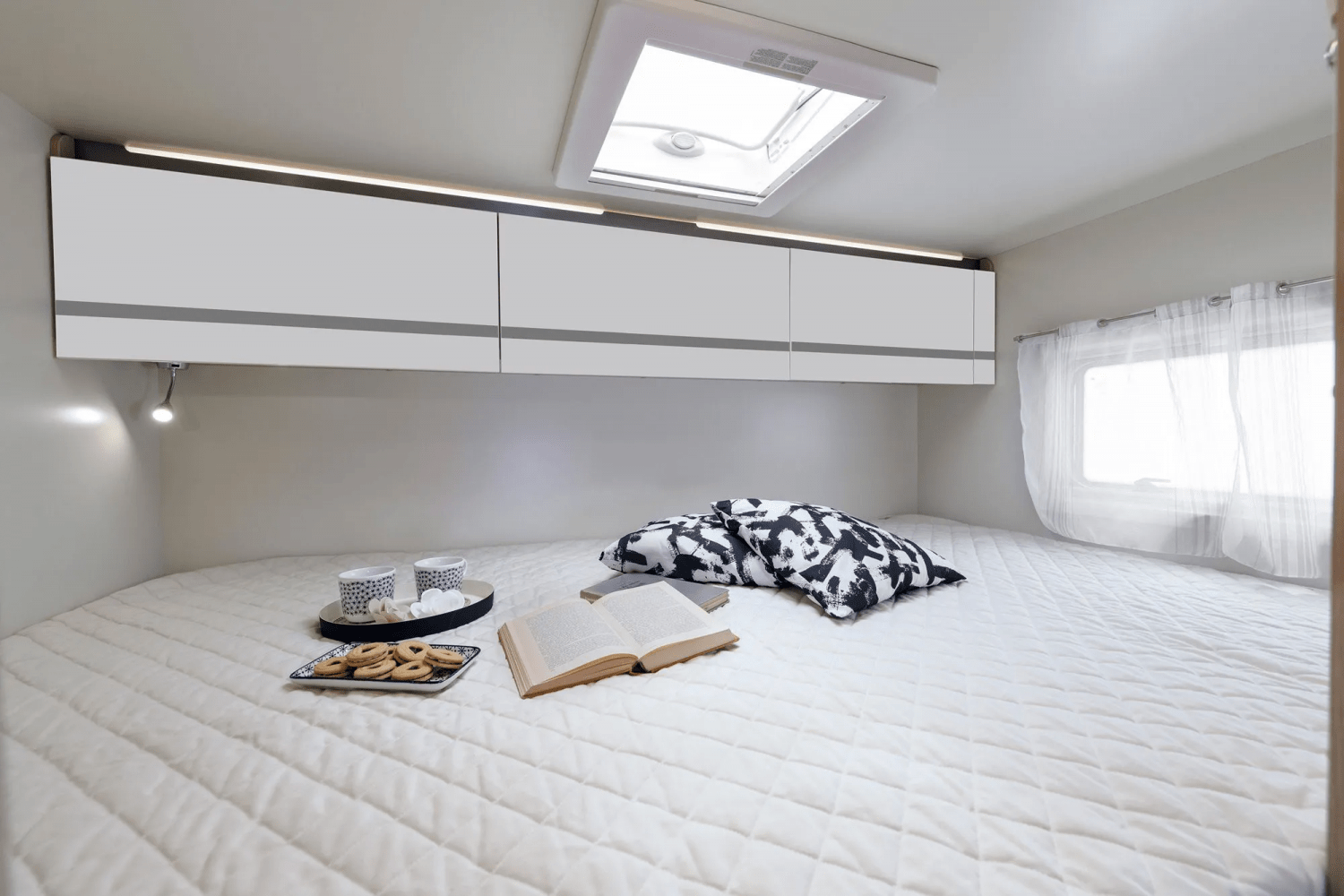 Autocaravana Giottiline Siena 440 - giotti-line-siena-440 – cama trase